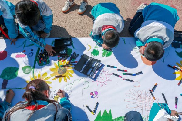 “希望有你”用美育点亮童心，新希望乳业再现公益版“山海情” 图2