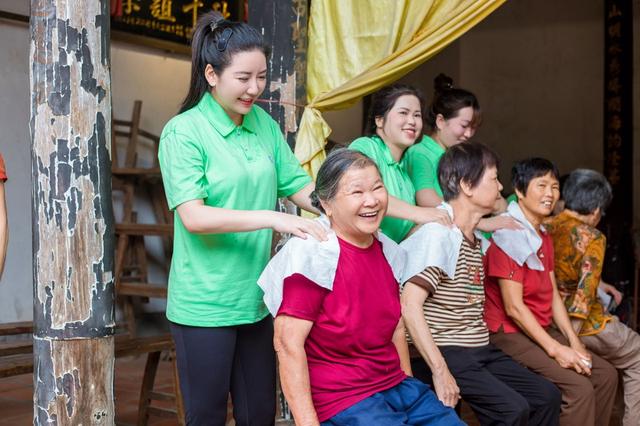 东郊公益行：乡村敬老传递温暖，共筑康养新篇章 图2