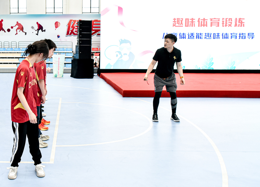 科学健身体验营走进上海市儿童福利院，以体育公益活动促进少年儿童健康成长 图3
