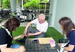 95岁爱心爷爷：“今年我捐3万元助学！”