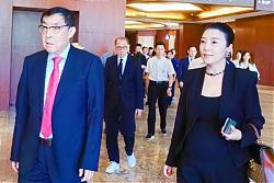 中盛国泰能源(深圳)董事长周小彧荣获2024慈善大典“年度慈善榜样”奖